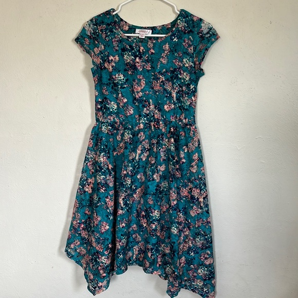 Bundle of 2 Tween Girls Floral dresses size XL - Picture 2 of 5